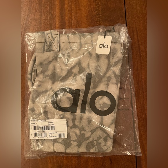 ALO Yoga Bags Alo Yoga Tote Bag Poshmark